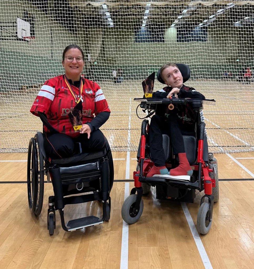 Sandra Steiner und Noah Goltz mit ihren Individualauszeichnungen